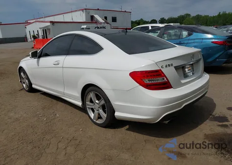 2013 Mercedes-Benz C 250 из США, поврежденный, VIN WDDGJ4HB5DF995845